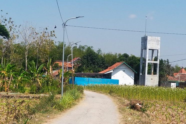 Dishub Sampang Pasang Lampu PJU di Pedesaan, Masyarakat Apresiasi