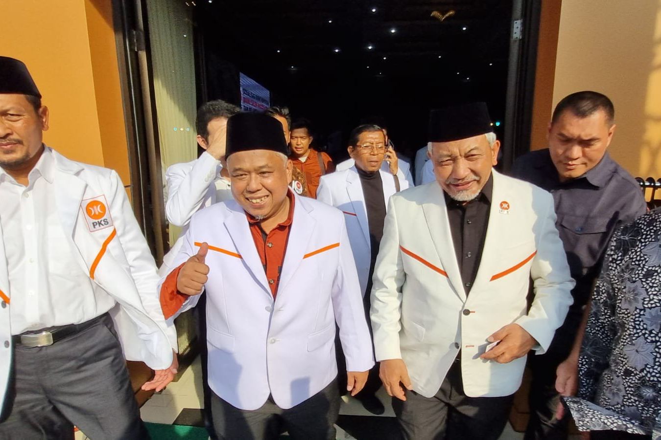 Serahkan SK Bakal Caleg, PKS Targetkan 15 Persen Kursi DPRD Jatim