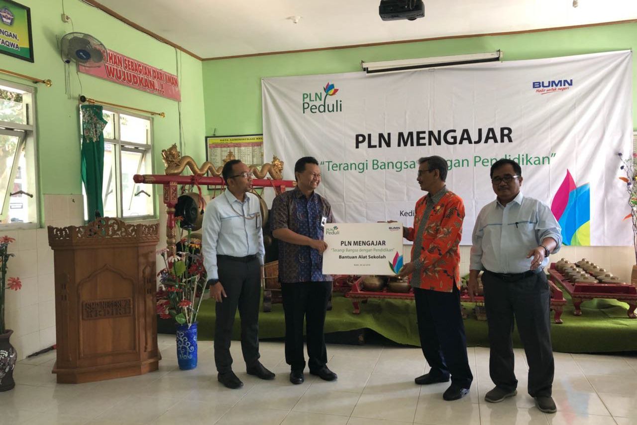 PLN Bagikan Pengetahuan dan Kebutuhan Listrik di SMPN 2 Kediri