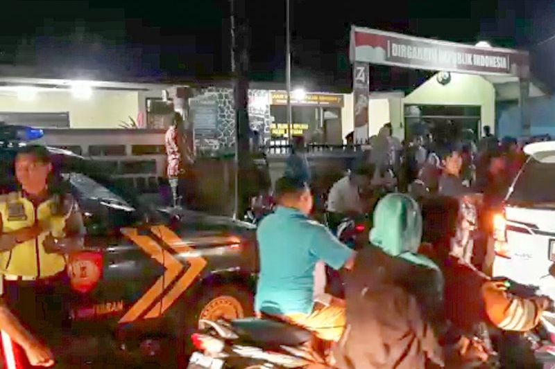 Warga Probolinggo <em>Lurug</em> Mapolsek Bantaran Tak Terima Sapi Ditangkap