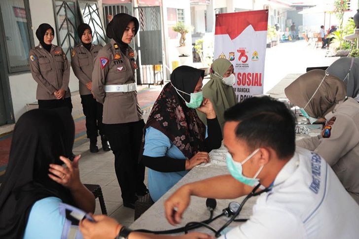Peringati Hari Jadi ke-75, Polwan Gresik Cek Kesehatan di Lapas Perempuan