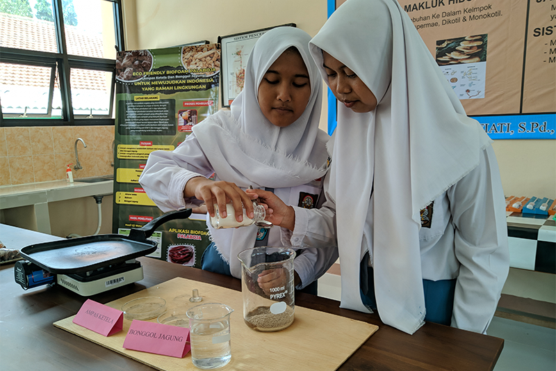 Siswa Ponorogo Sulap Limbah Ampas Jadi Biofoam