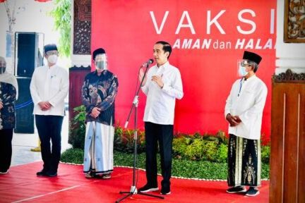 Presiden Jokowi Pastikan Pondok Pesantren di Jawa Timur Siap Terima Vaksinasi AstraZeneca