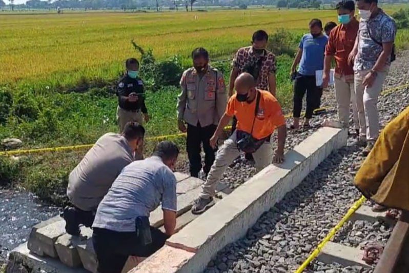 Pamit Keluar Rumah, Satpam RSU Tongas Probolinggo Ditemukan Meninggal di Saluran Air Jembatan KA