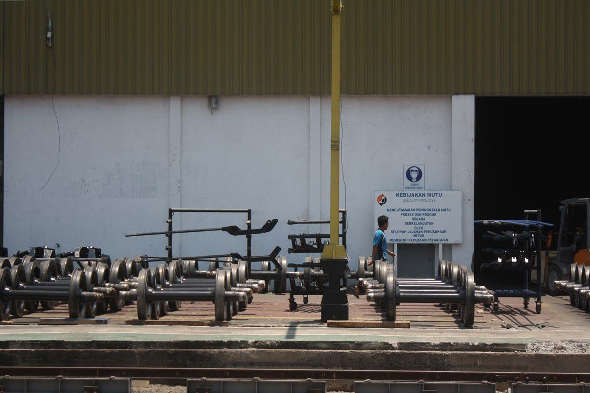Kunjungi INKA, Bambang Haryo Kritik Pembangunan LRT
