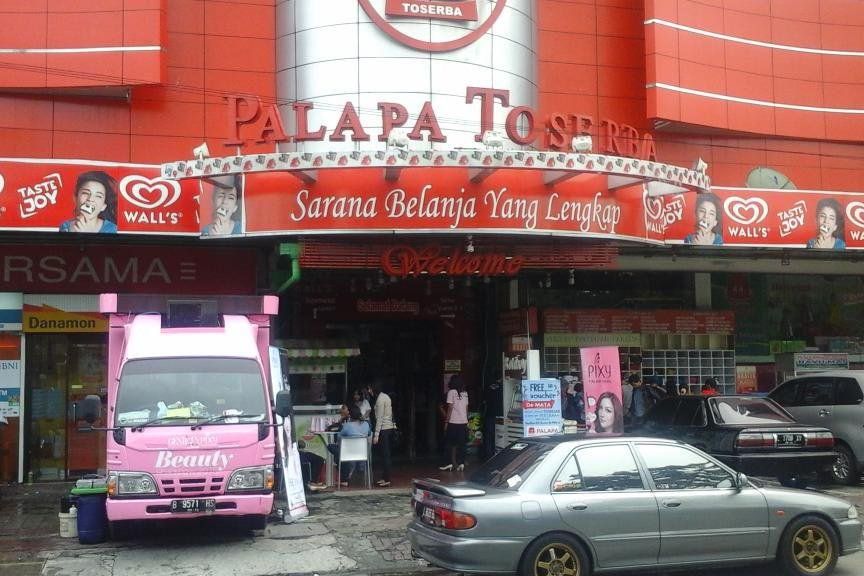 Swalayan Lokal yang Bertahan di Surabaya