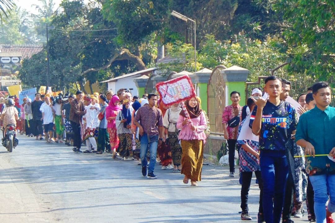 Peringati Sumpah Pemuda, Pelajar Jember Gelar Pawai Budaya