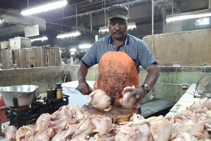 Penjualan Daging Ayam Turun Drastis Akibat Melambungnya Harga