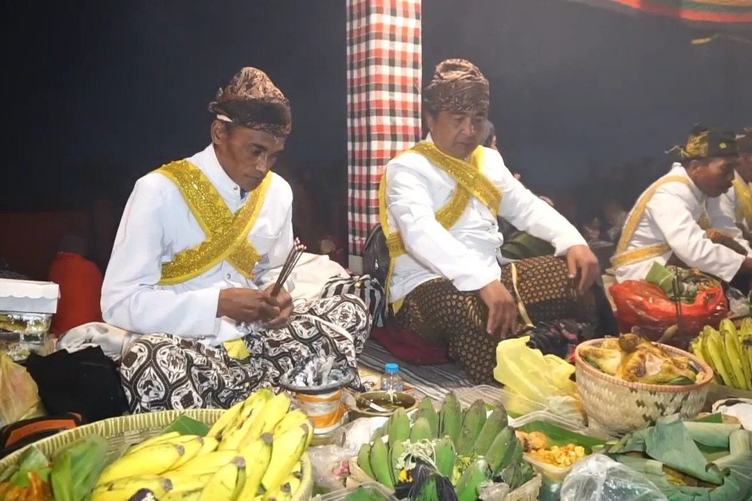 Tiga Dukun Pandita Baru Dikukuhkan saat Yadnya Kasada