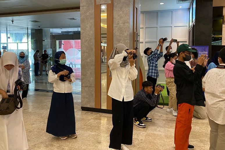 Kembangkan Kreativitas, Dispusip Surabaya Latih Pelajar SMP Fotografi