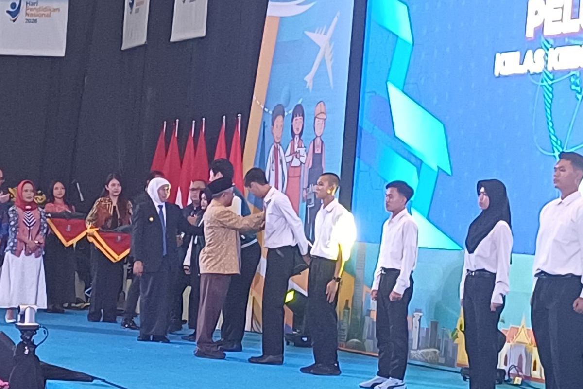 Pemprov Jatim Berangkatkan 3.600 Lulusan SMK dan LPK Kerja ke Luar Negeri