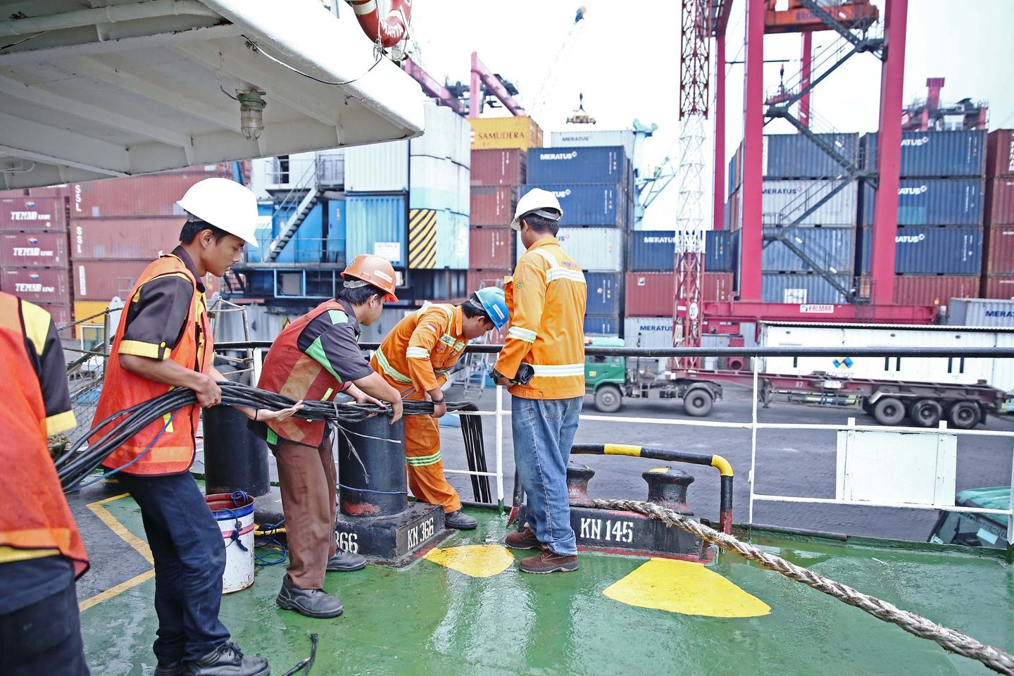 Pelindo III Layani Pasokan Listrik untuk Kapal