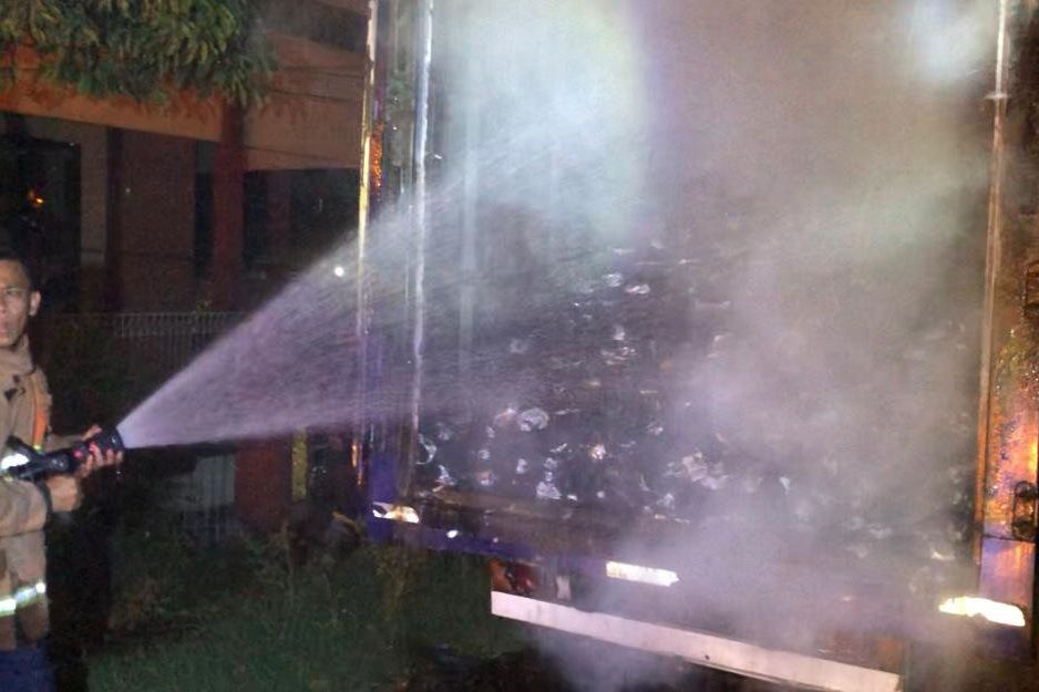 1.200 Karton Mi Instan Hangus Terbakar di Mojokerto, Diduga Akibat Korsleting Truk