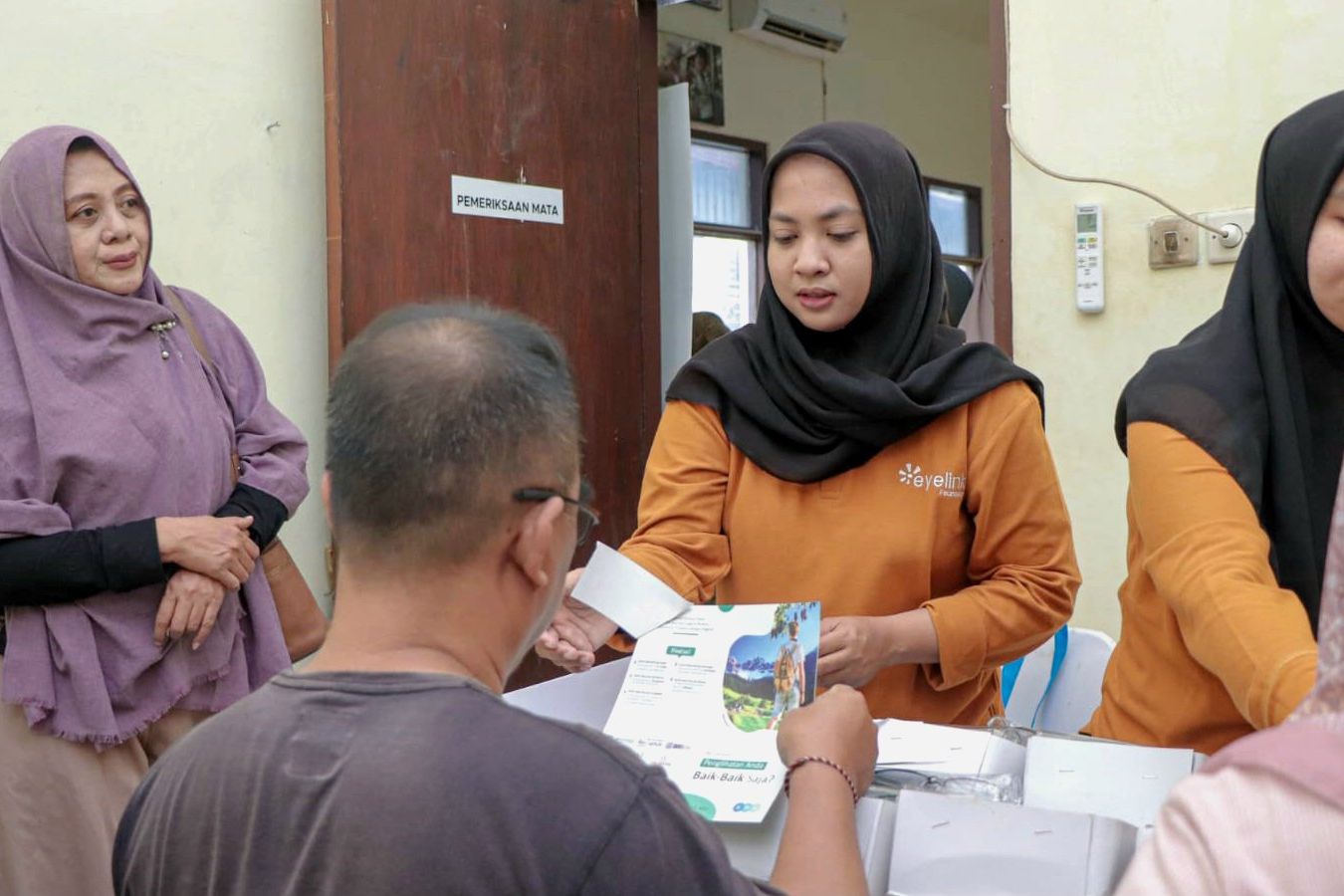 Pemeriksaan Mata Gratis KWG Gresik, Seluruh Peserta Alami Gangguan Penglihatan
