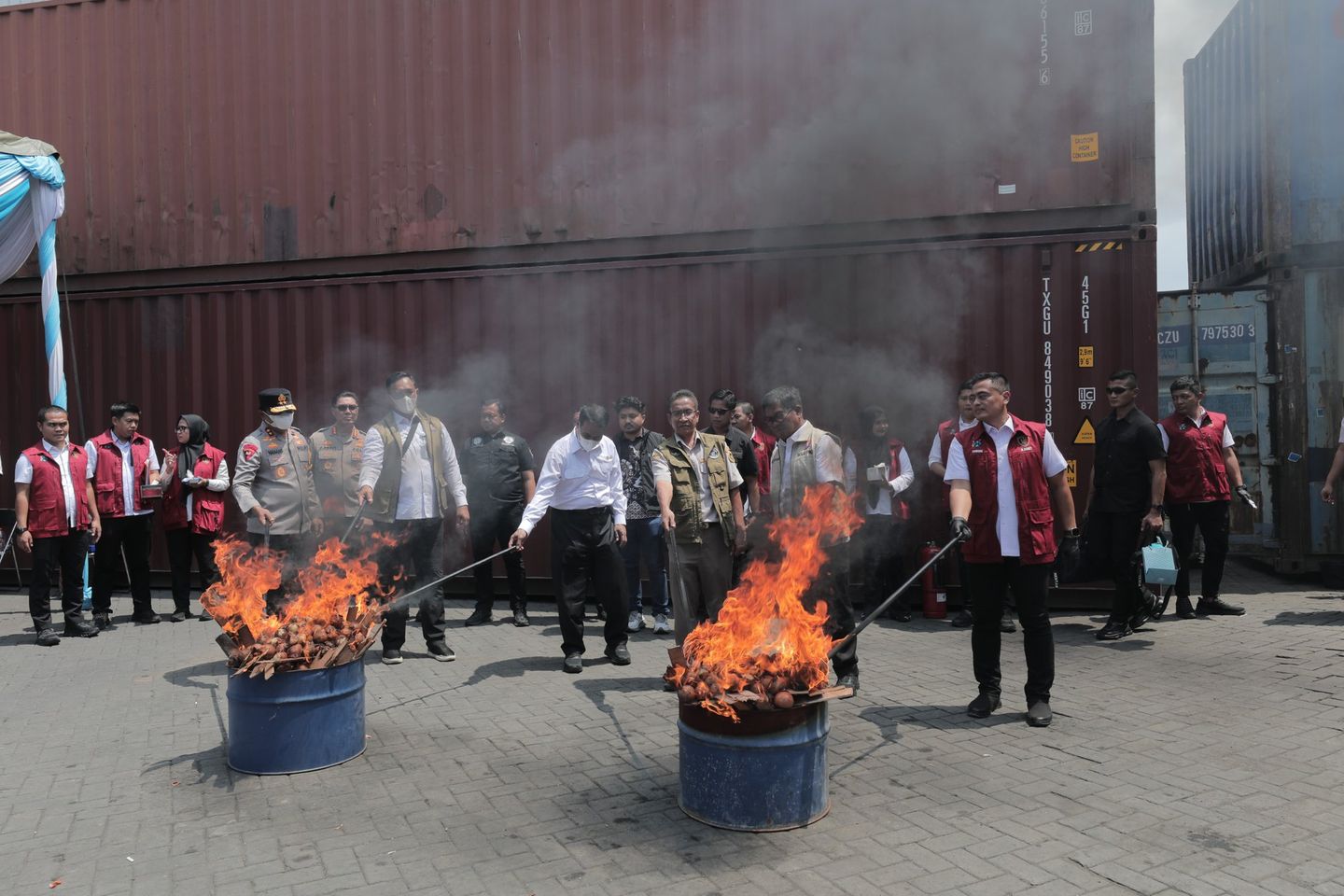 Polda Jatim Gagalkan Penyelundupan 72 Ton Bawang Bombay Impor Ilegal