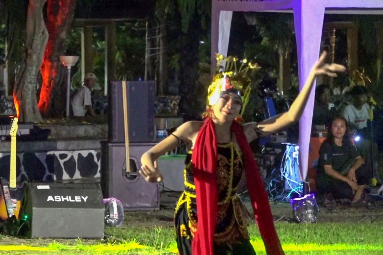 Pemkab Madiun Dorong Kemandirian PKL melalui “Jumat Sore” di Alun-alun Caruban