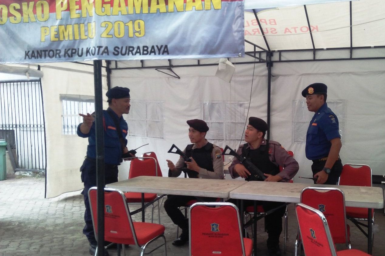 Sidang PHPU Berlangsung di MK, Penjaga KPU Surabaya Ditambah