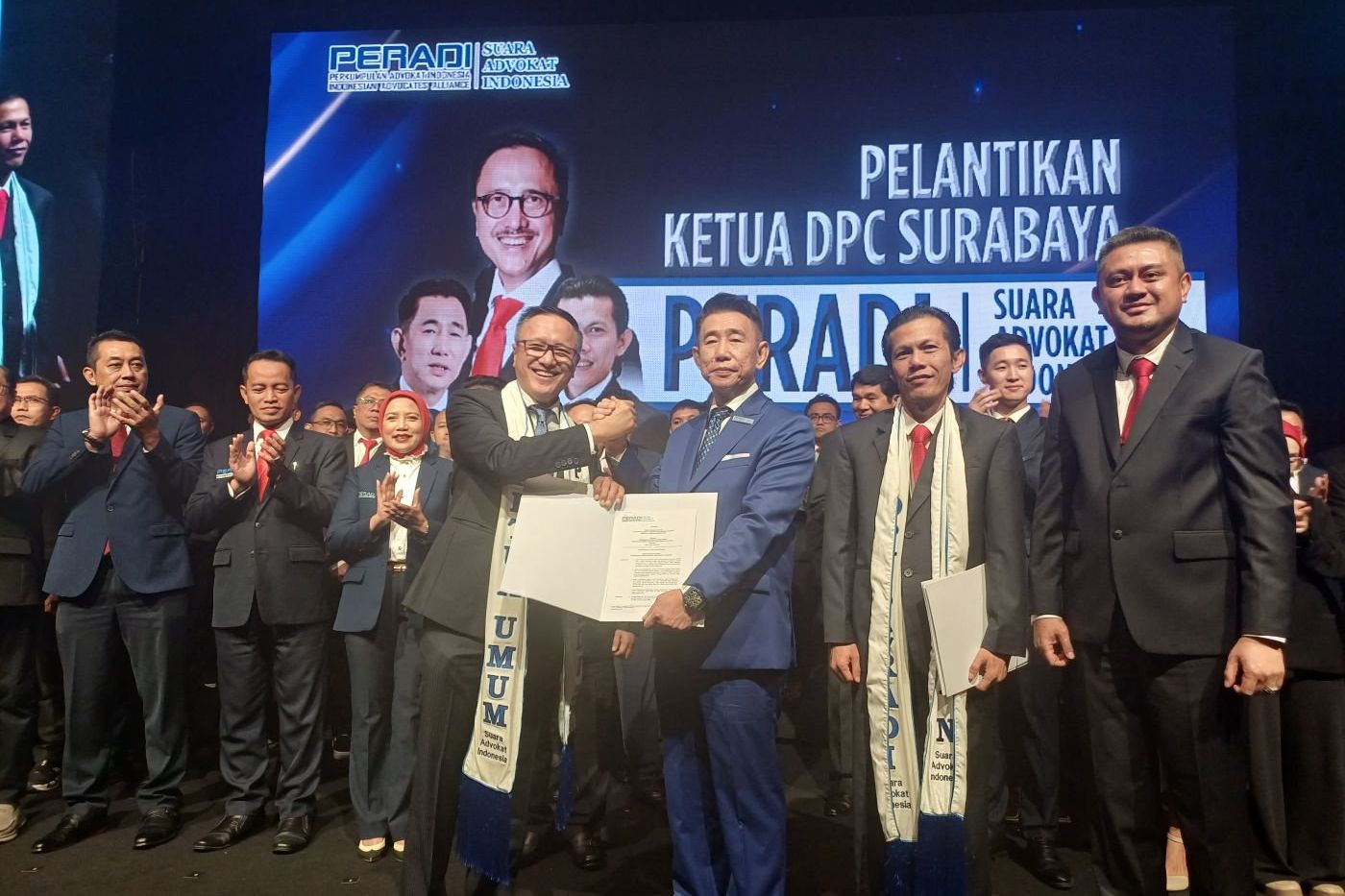 Tonic Tangkau Resmi Dilantik Pimpin DPC Peradi SAI Surabaya