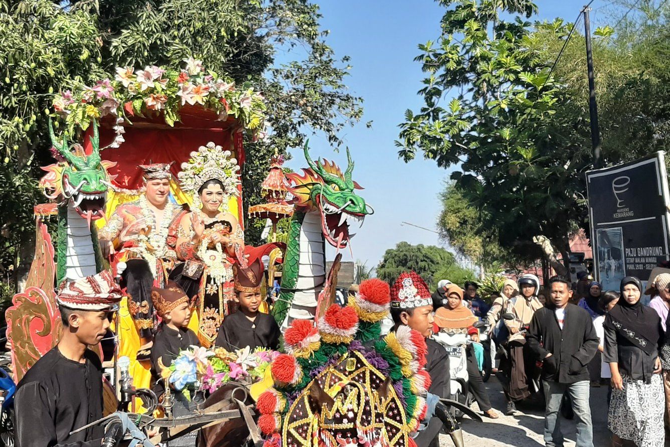Menengok Kemeriahan Prosesi Pernikahan <em>ala </em>Adat Using