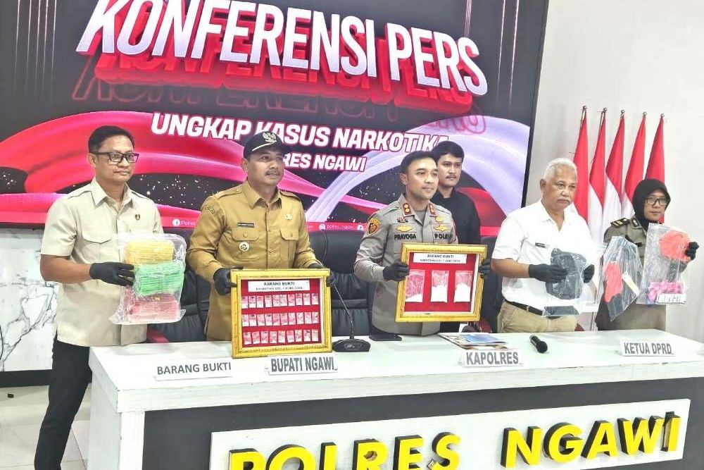 Tindak Lanjut Laporan Warga, Polisi Ngawi Ringkus Dua Pendedar Sabu