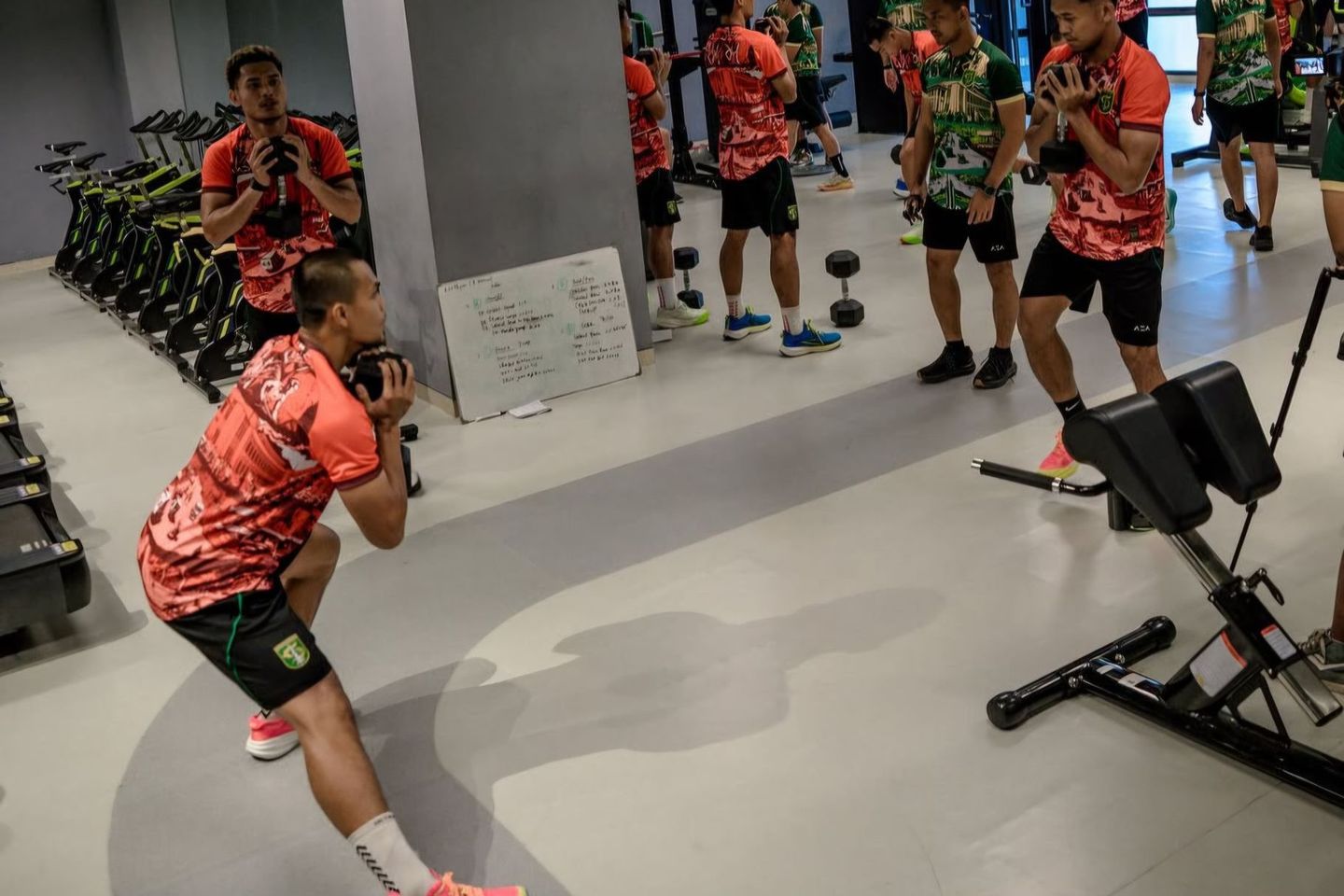 Bernardo Tavares Ajak Bonek-Bonita Penuhi GBT