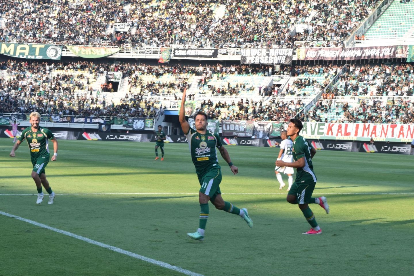 Miguel Pereira Cetak Brace, Persebaya Selamat dari Kekalahan Lawan PSS Sleman di GBT