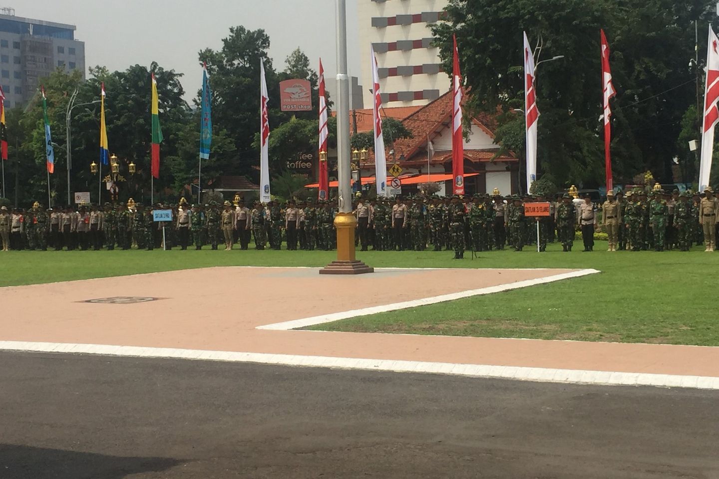 Hindari Jalan Gubernur Suryo Besok Pagi