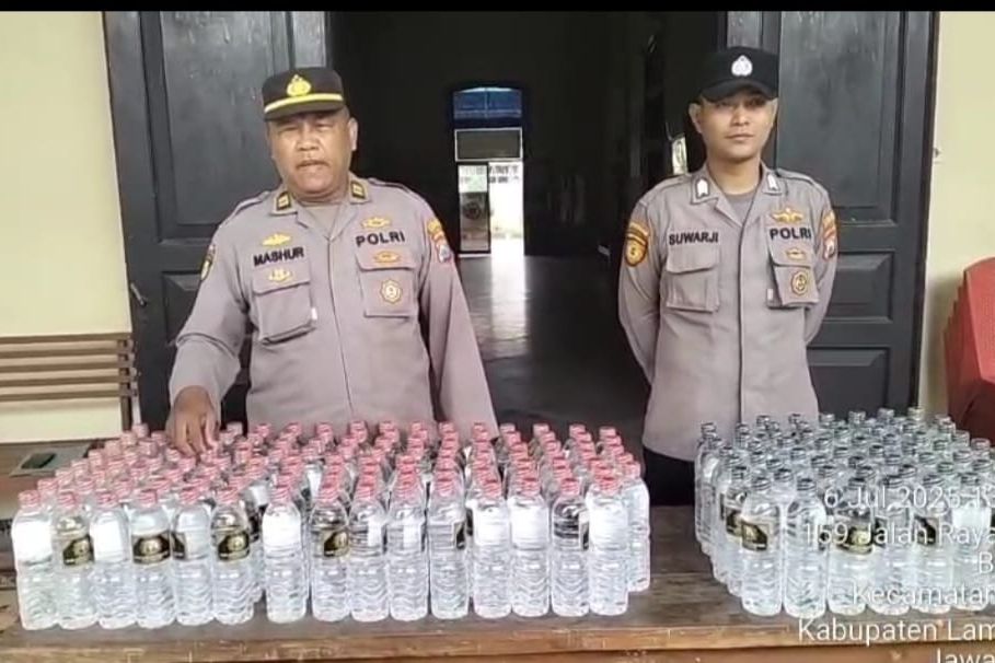Polres Lamongan Sita Ratusan Botol Arak Bali Milik Warga Babat