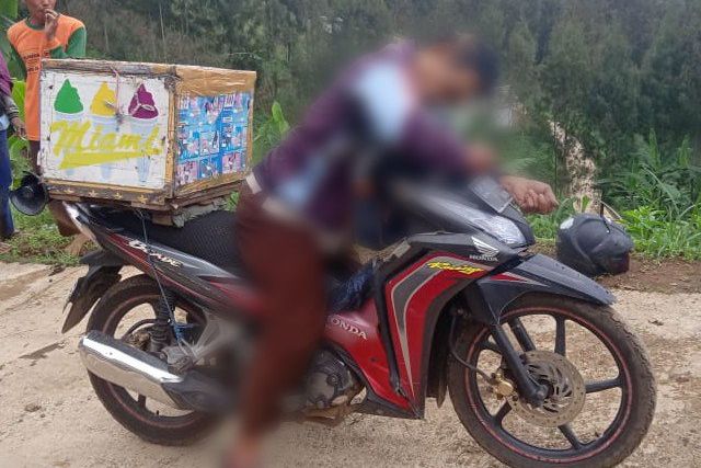 Penjual Es Keliling Ini Meninggal Dunia di Atas Motornya