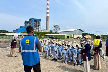 Dukung Pendidikan Usia Dini, PLN UP Tanjung Awar-awar Buka Kandang Komunal untuk Siswa TK