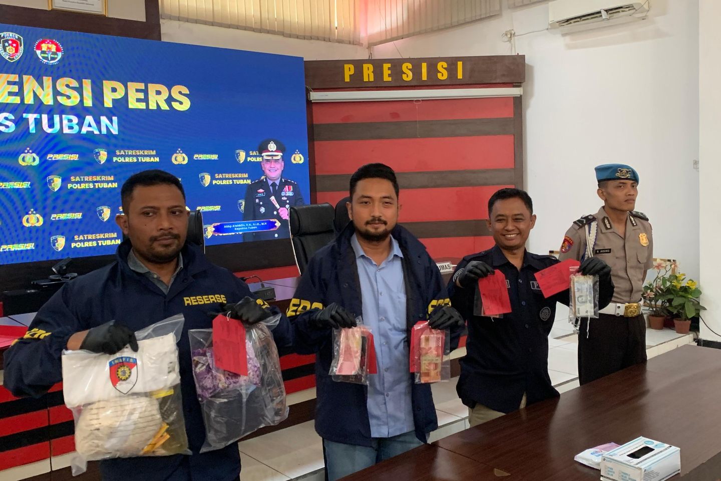 Tiga Warga Tuban Ditangkap Usai Edarkan Uang Palsu di Pasar Wage Grabagan