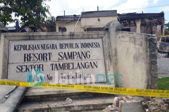 Pembakaran Mapolsek Tambelangan Sampang, Polisi Temukan 30 Bom Molotov