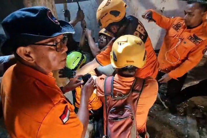 Terpeleset Saat Ambil Air Wudhu, Perempuan di Ponorogo Selamat Usai Terjatuh ke Sumur Sedalam 15 Meter