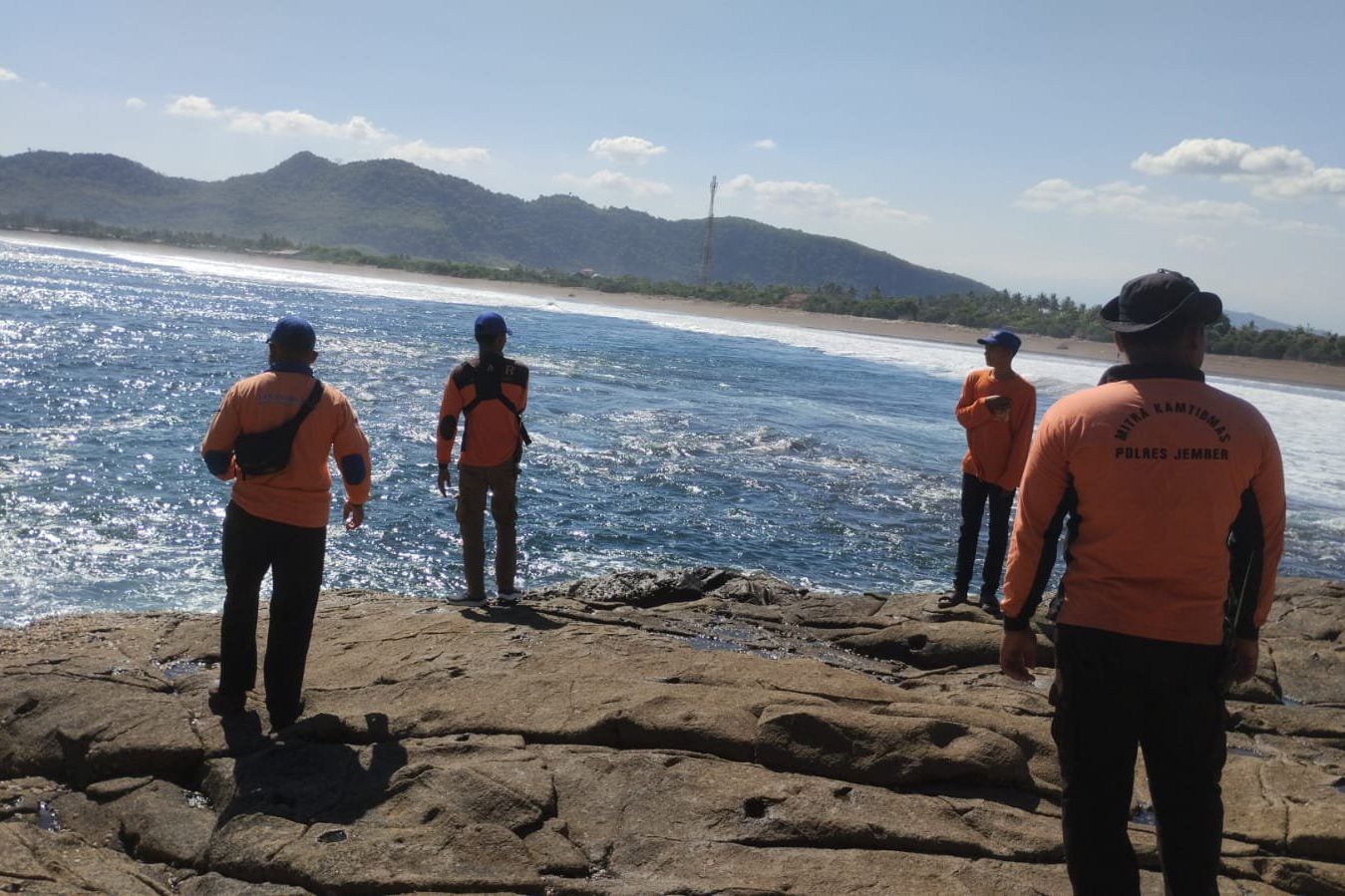 Dua Saudara Kandung Asal Jember Hilang Terseret Ombak di Pantai Sruni Payangan Saat Berlibur
