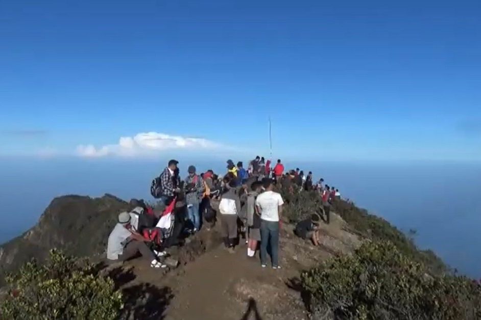 Gunung Lawu Diserbu Pendaki Saat Long Weekend