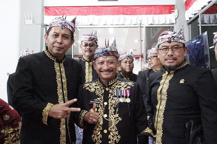 Pakaian Khas Situbondo Rasok Aghung Diperkenalkan di Harjakasi ke-205