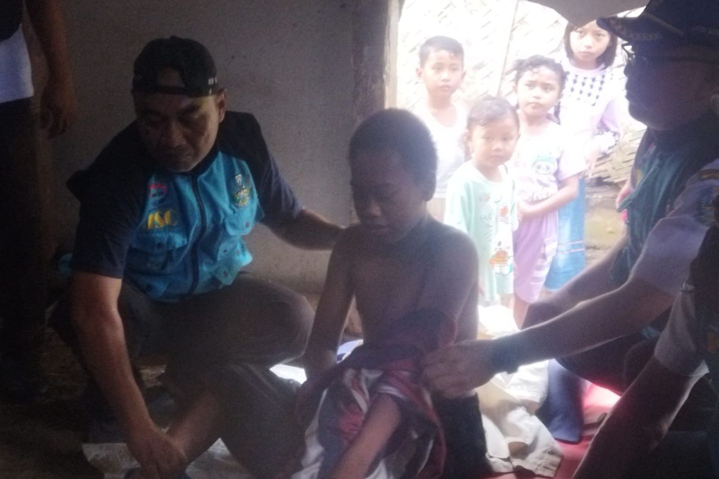 Remaja di Jember Dipasung 1,5 Bulan Usai Ayah Meninggal, Sempat Cekik Ibu dan Lempari Warga