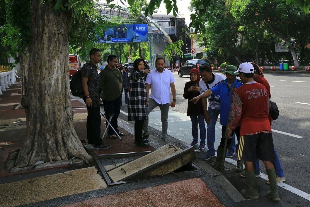 Pasca Hujan Ekstrem, Risma Turun Tinjau Saluran