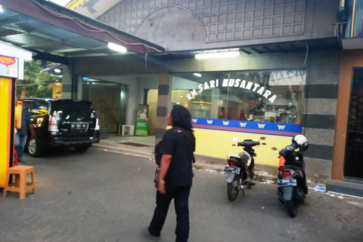 Larang Peringatan Ultah PRD, Seratusan Polisi Berjaga di Rumah Makan