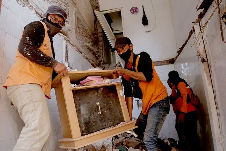 Rumah Ambruk di Tambaksari Surabaya Dapat Bantuan dari Program Rutilahu