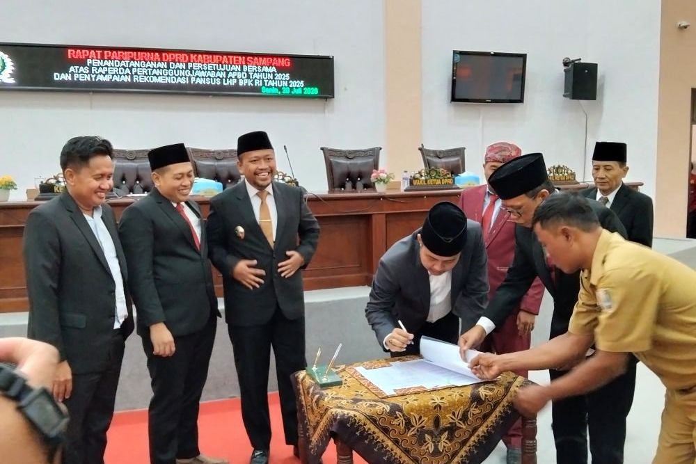 DPRD Setujui Raperda Pertanggungjawaban APBD Sampang 2025