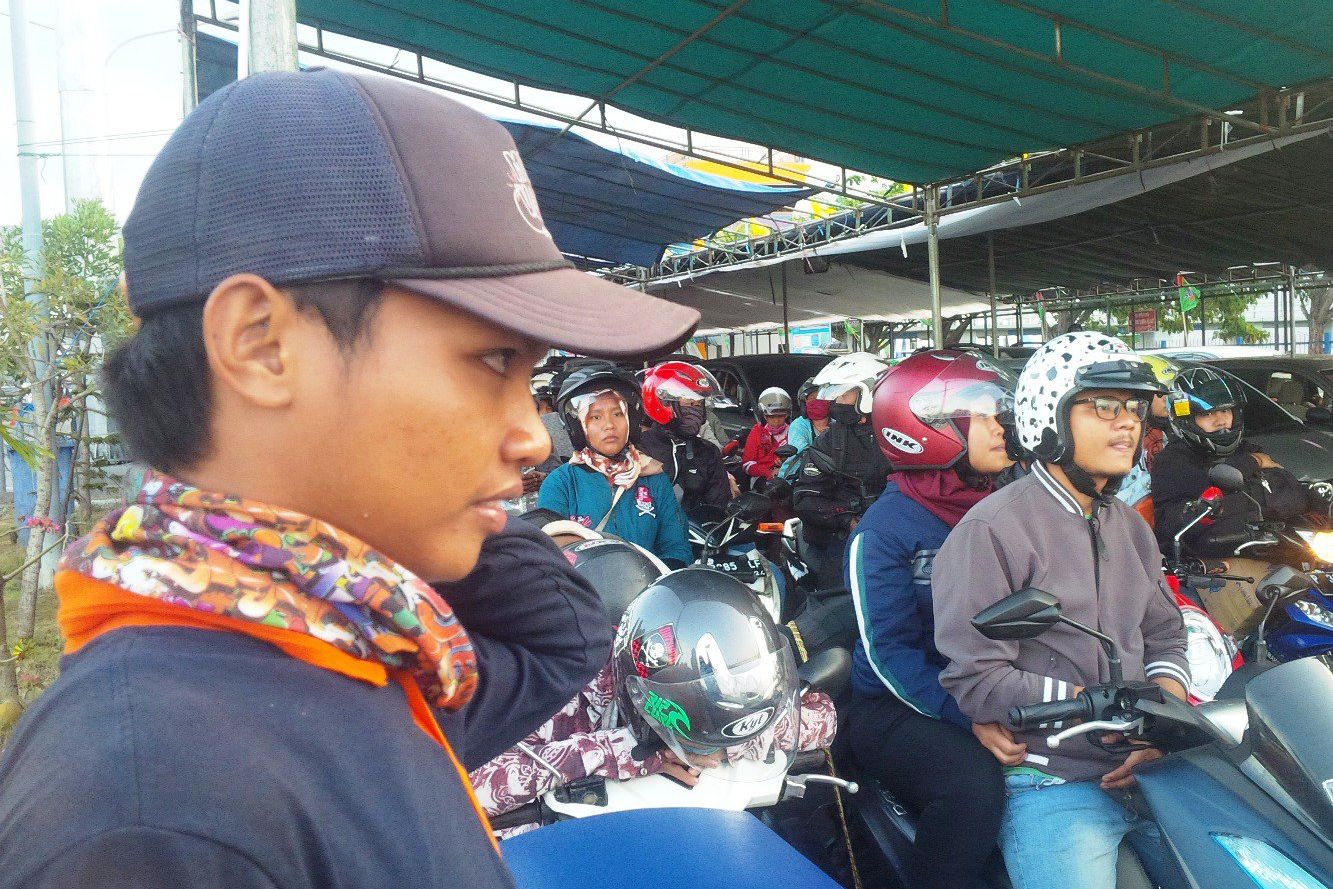 Kisah Relawan Mudik, Bekerja untuk Biayai Adik Sekolah