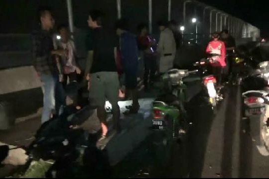 Polisi Tindak Pesta Miras di Fly Over Tol Paspro