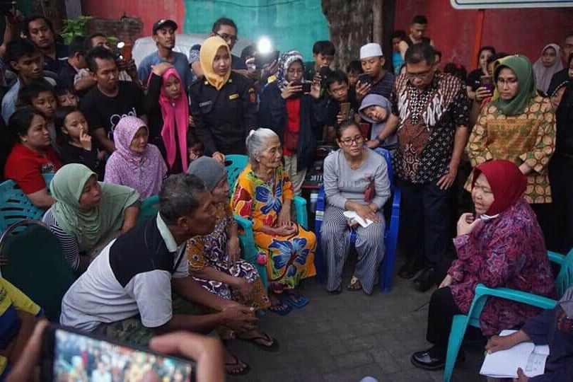 Risma Siapkan Rusun Bantu Korban Kebakaran di Margorukun