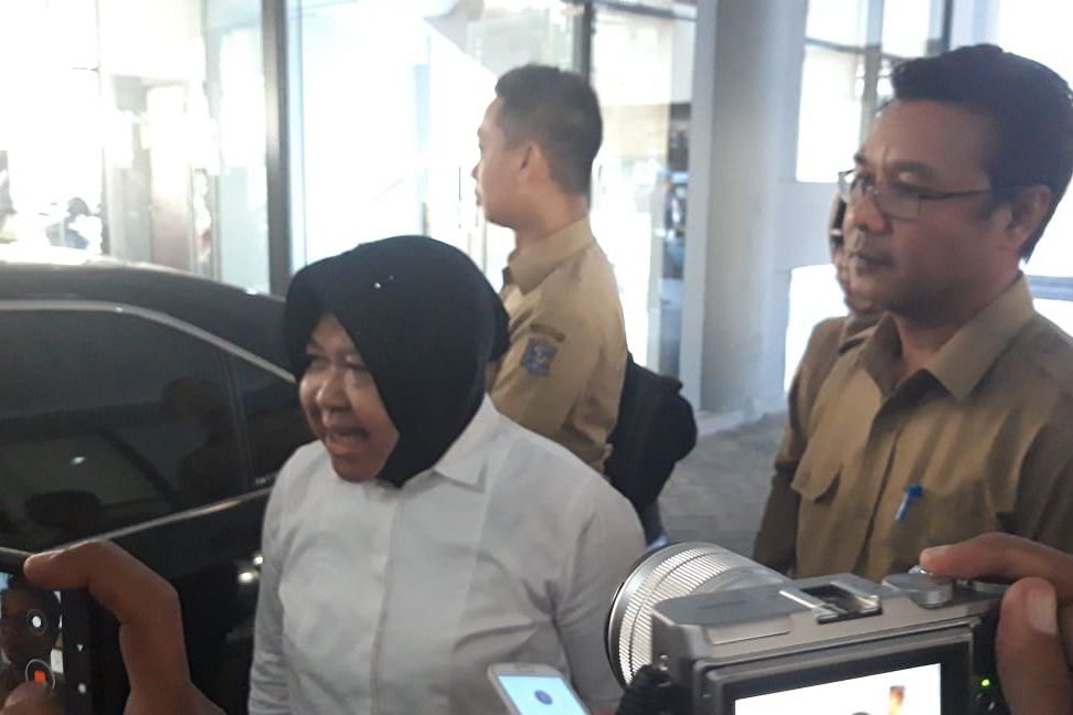 Risma Serahkan Aset Pemkot untuk Bangun Tiga Polsek Baru