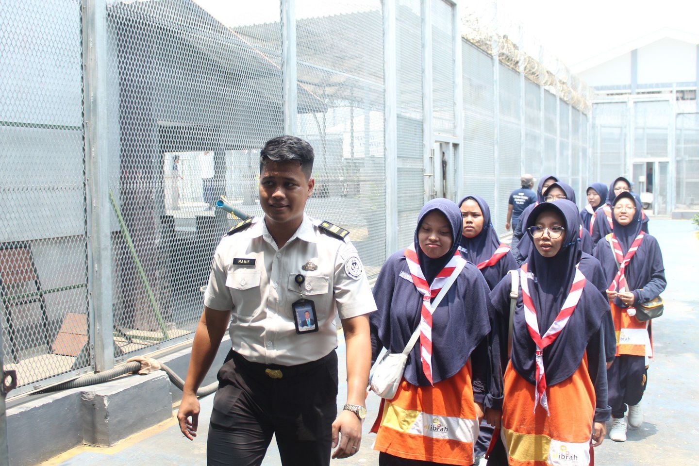 Siswi SMP Al Ibrah Gresik Kunjungi Rutan Surabaya, Ungkap Sisi Lain Pembinaan Warga Binaan