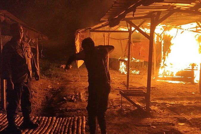 Resahkan Masyarakat, Arena Sabung Ayam di Dawarblandong Dibakar Polisi