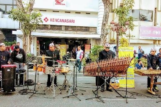 Aturan Mengamen di Taman Mulai Disoal