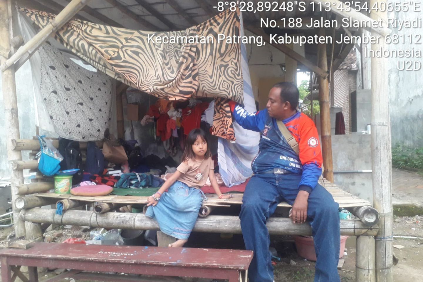 Tak Punya Rumah, Keluarga Miskin Nomaden Dibantu Pemkab Jember