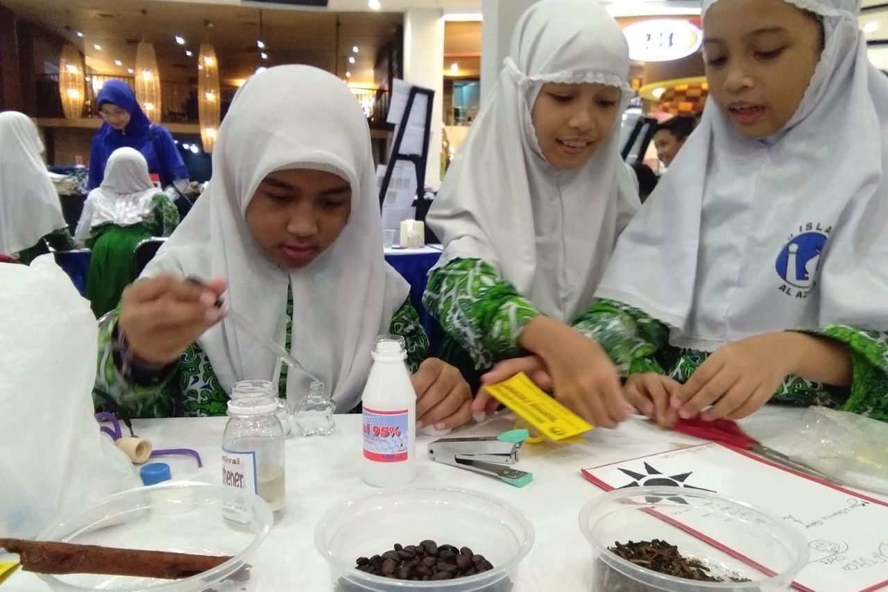 Empat Siswa SD Ciptakan Pengharum Ruangan dari Minyak Bekas